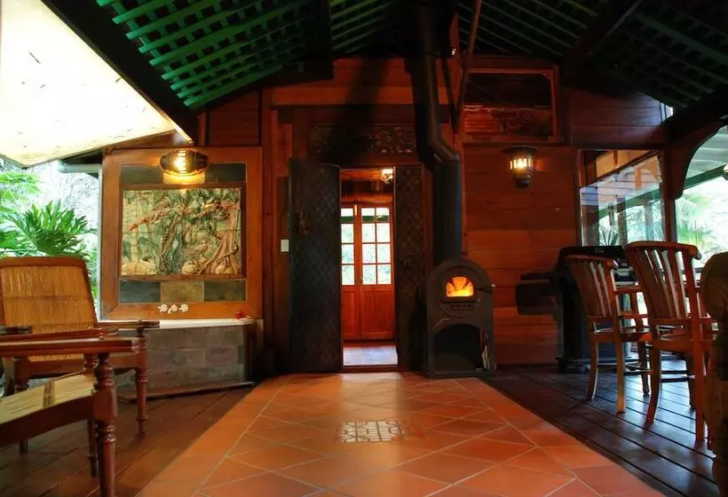 Hotelli Wollumbin Palms Rainforest Retreat