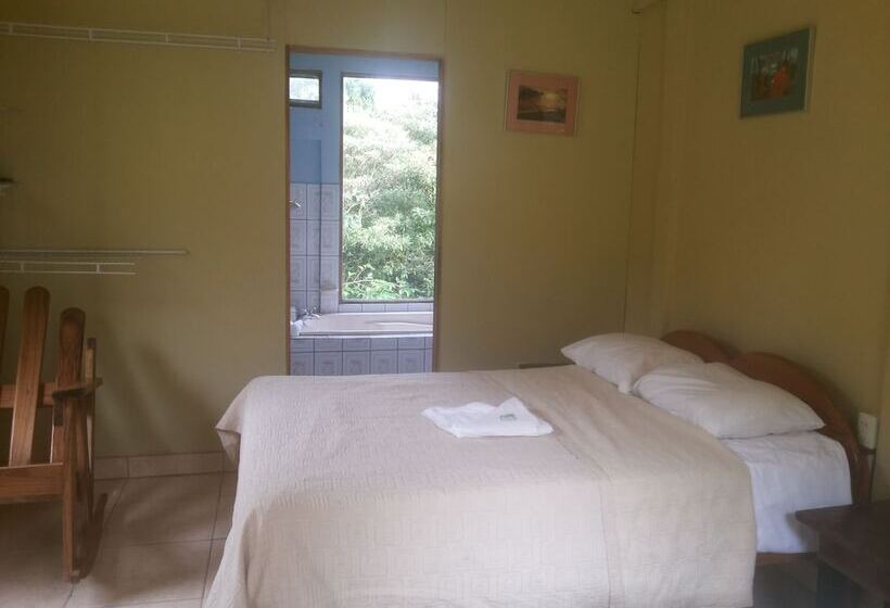 هتل Rio Celeste Family Lodge