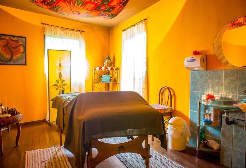 هتل The Goddess Garden