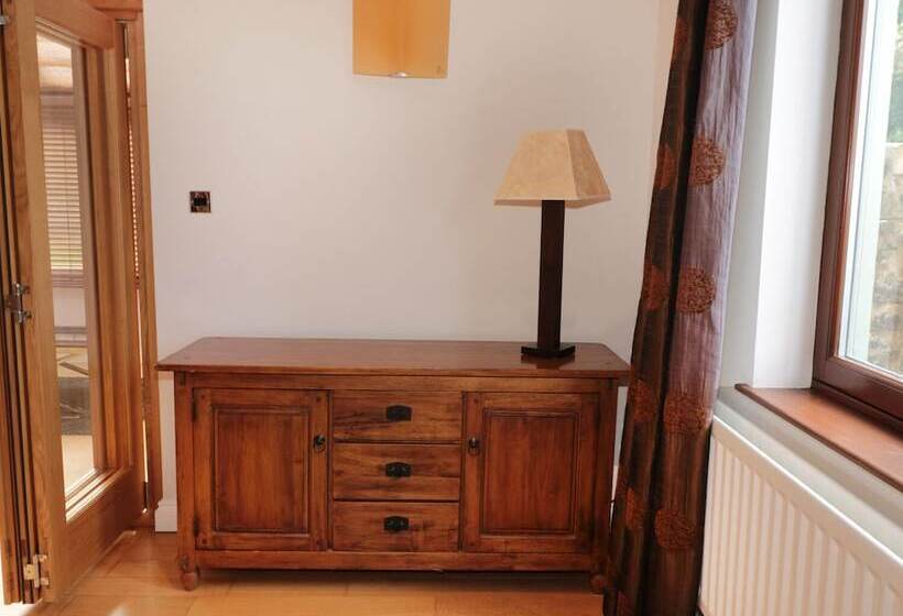 Walworth Castle Lodge