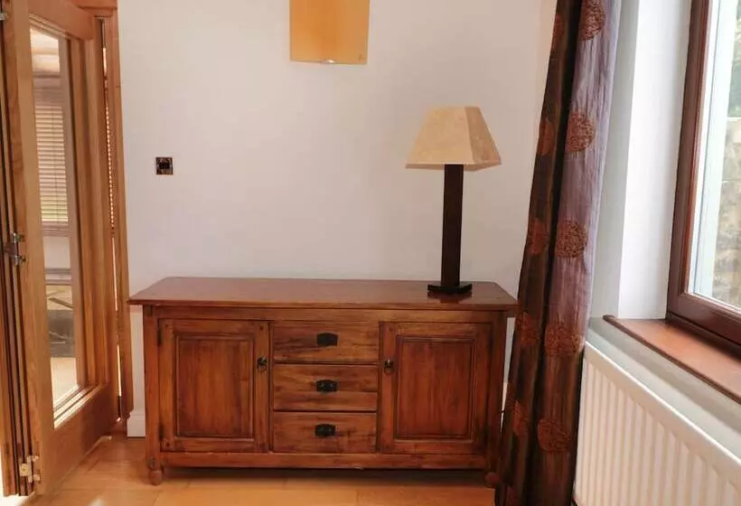 Walworth Castle Lodge