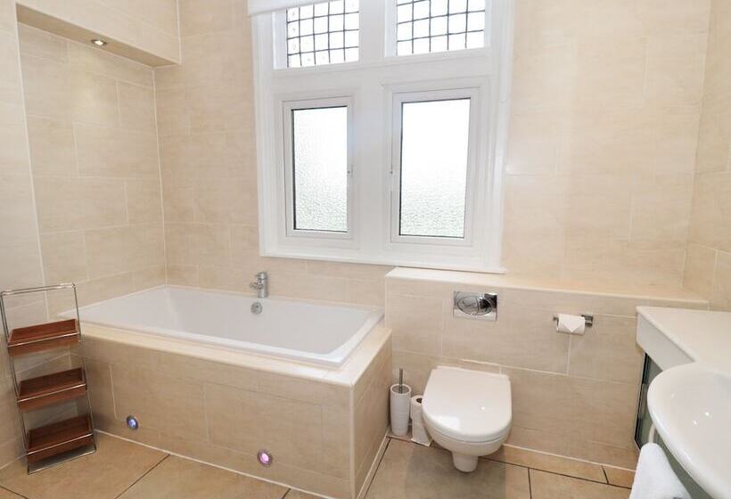 Walworth Castle Lodge