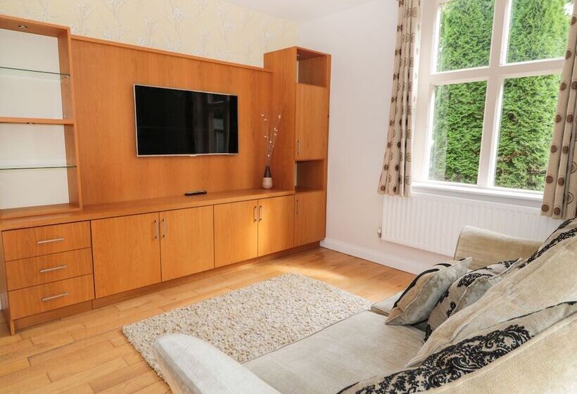 Walworth Castle Lodge