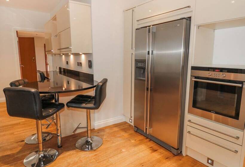 Walworth Castle Lodge