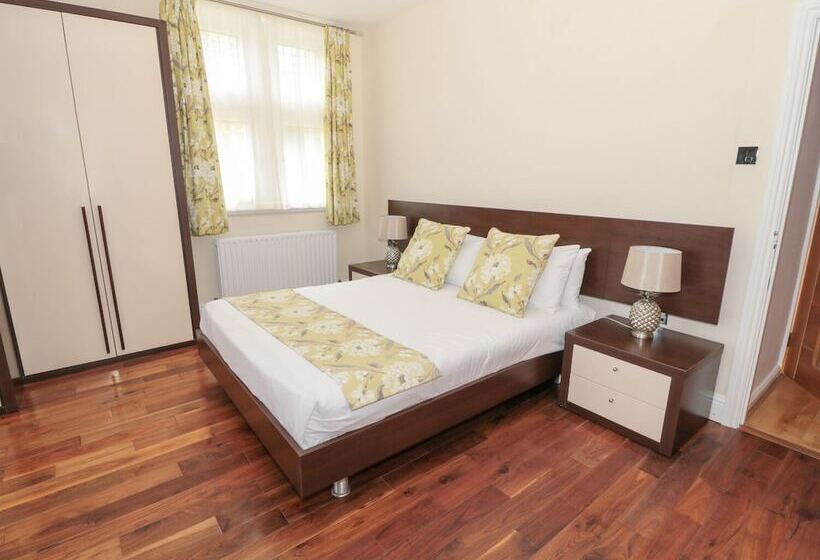 Walworth Castle Lodge