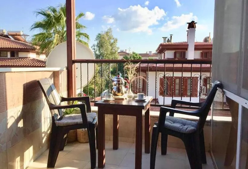 Amigo Apartments