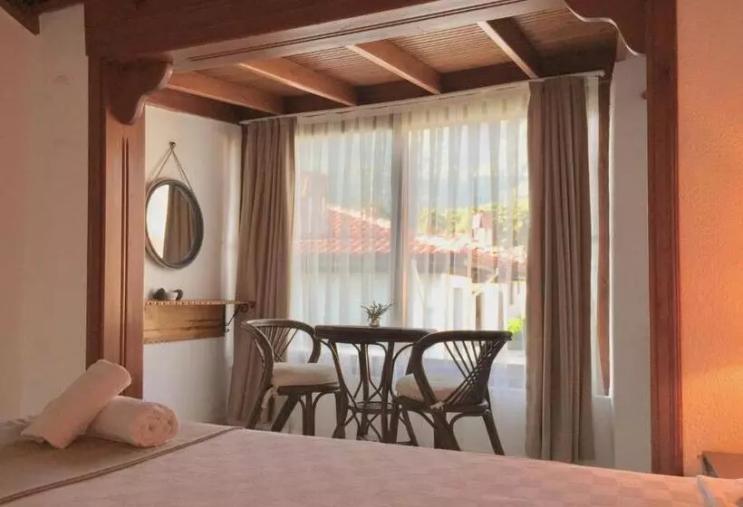 Amigo Apartments