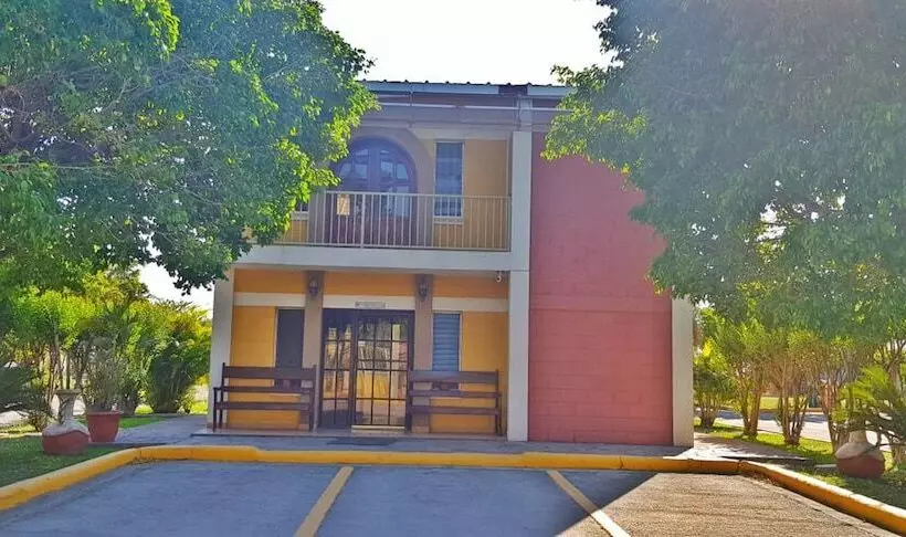 Aparthotel Villas De La Roca