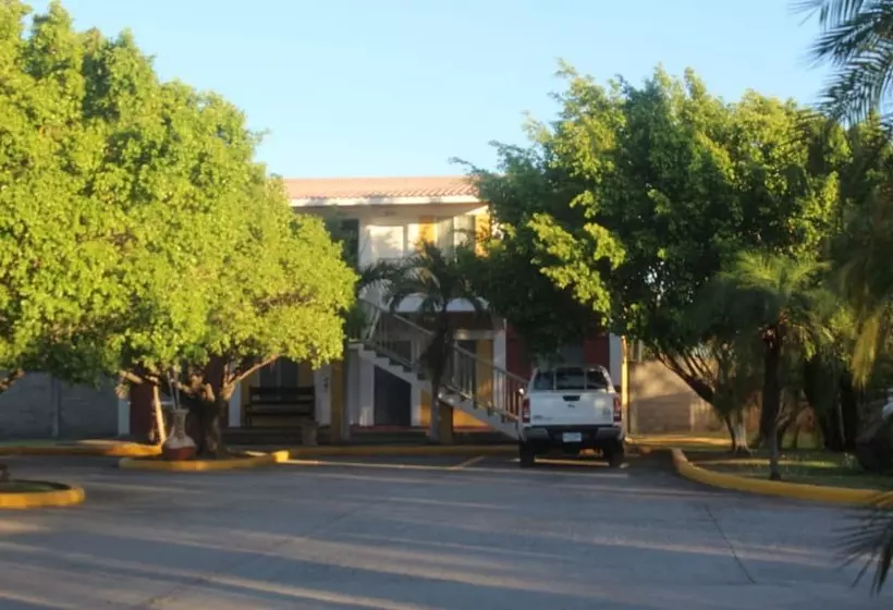 Aparthotel Villas De La Roca