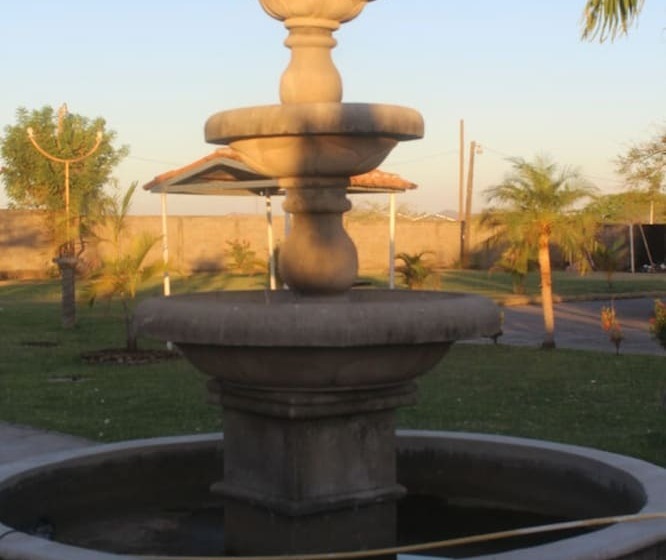 Aparthotel Villas De La Roca