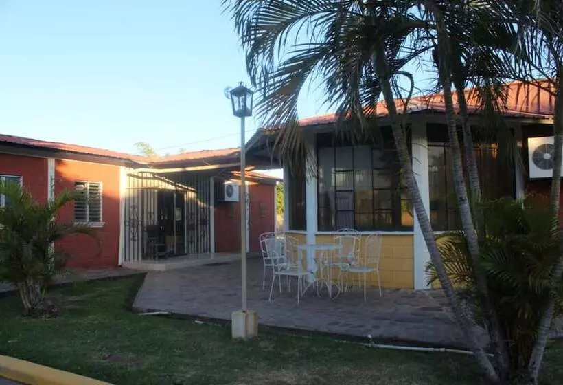 Aparthotel Villas De La Roca