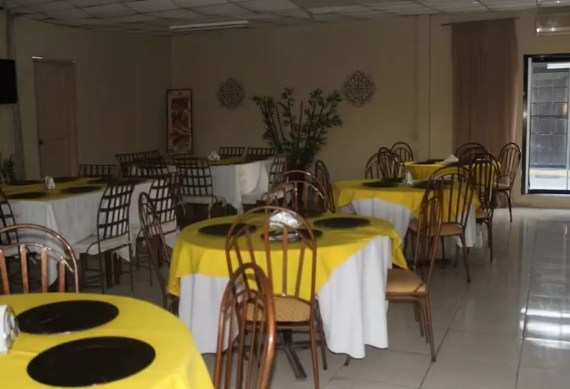 Aparthotel Villas De La Roca