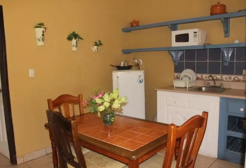 Aparthotel Villas De La Roca