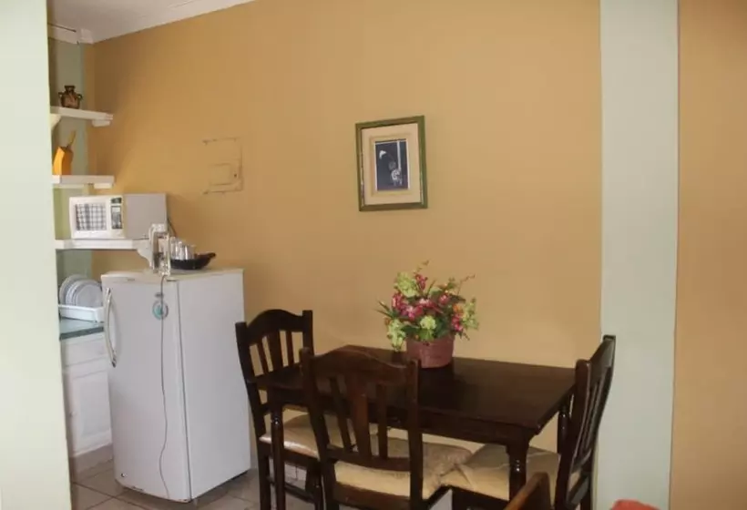 Aparthotel Villas De La Roca
