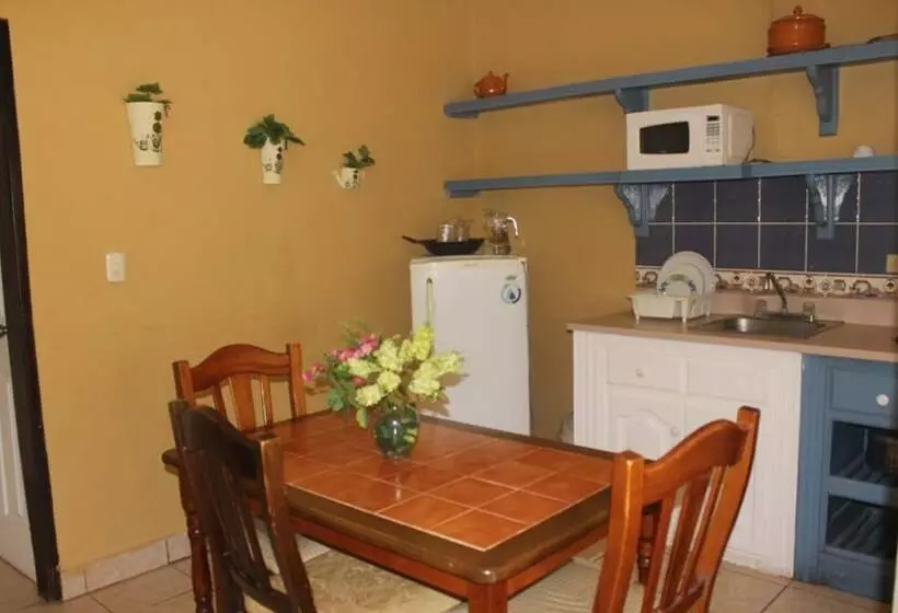 Aparthotel Villas De La Roca