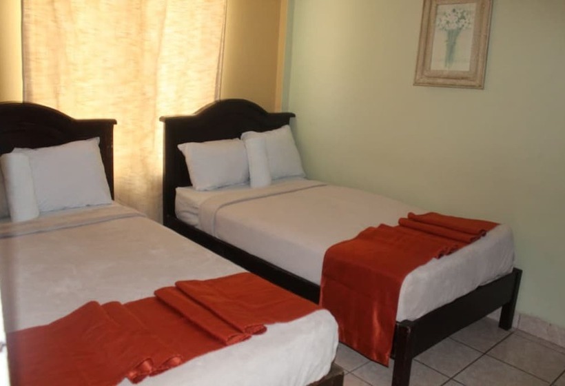 Aparthotel Villas De La Roca