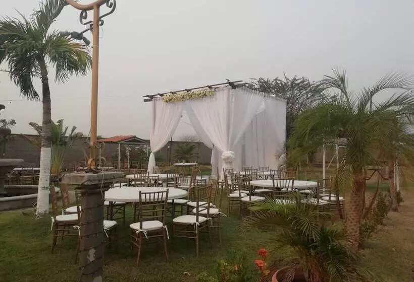 Aparthotel Villas De La Roca