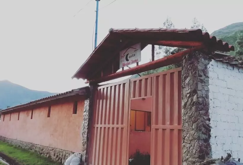 تختخواب و صبحانه Casita Media Luna