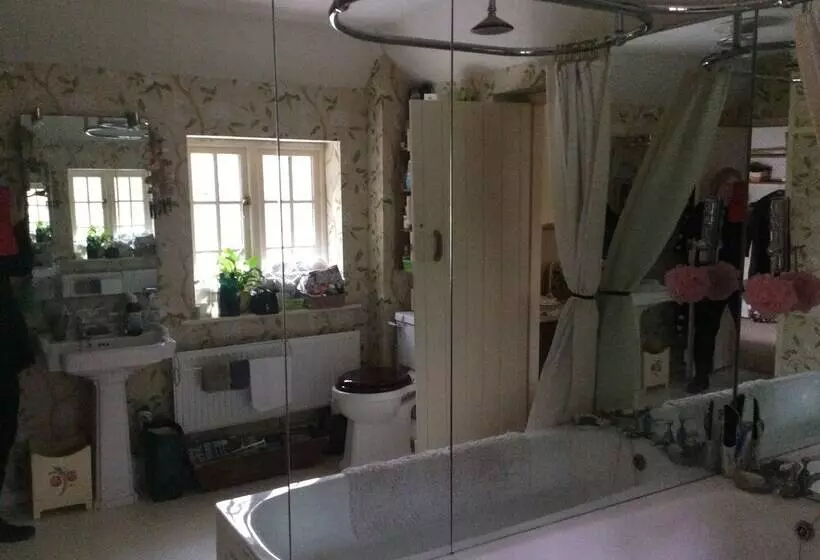 Aamiaismajoitus (B&B) Bridge Cottage