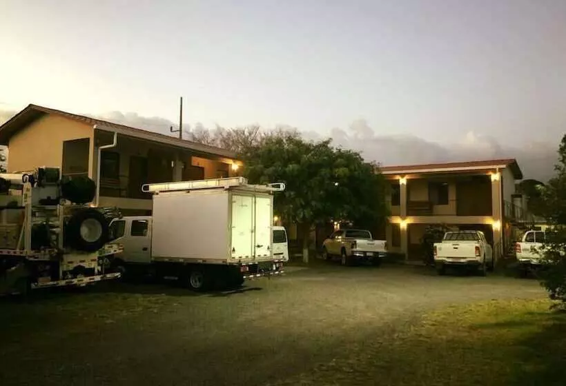 Hotelli Cabinas Ledezma