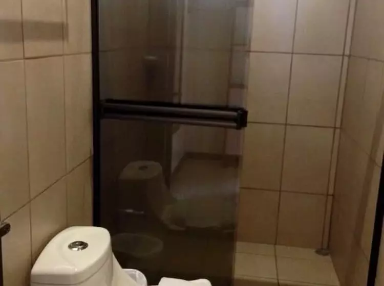 Hotelli Cabinas Ledezma