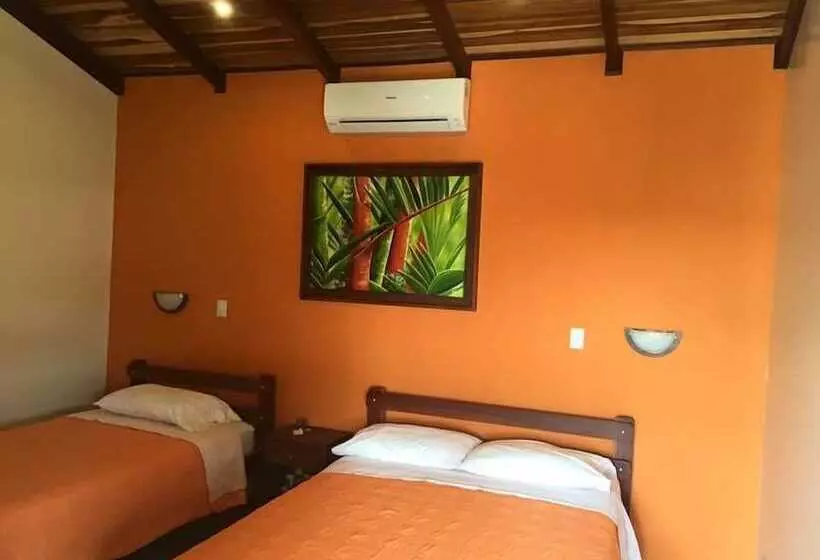 Hotelli Cabinas Ledezma