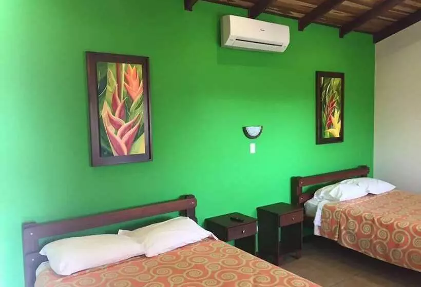 Hotelli Cabinas Ledezma