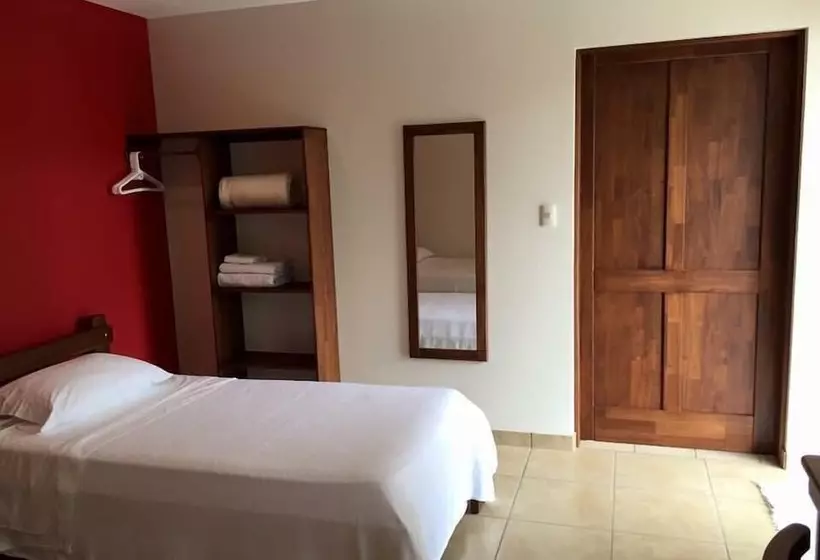 Hotelli Cabinas Ledezma