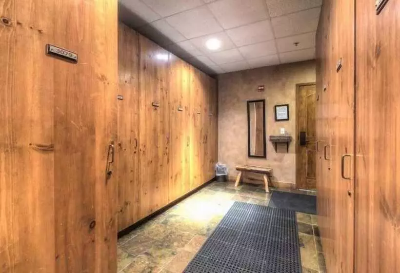 Hotelli Premier 2 Bedroom Ski In, Ski Out Vacation Rental At The Timbers With The Best Access To Skiing In K