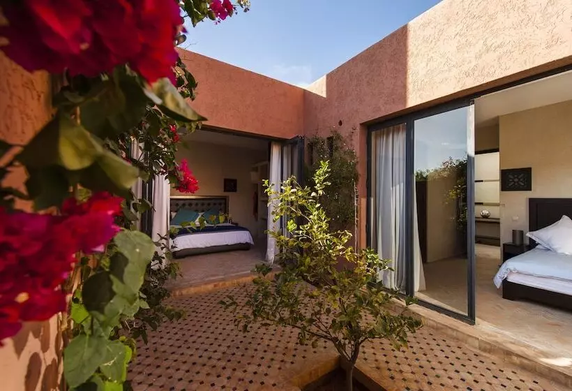 L  Amandier Hotel & Villas