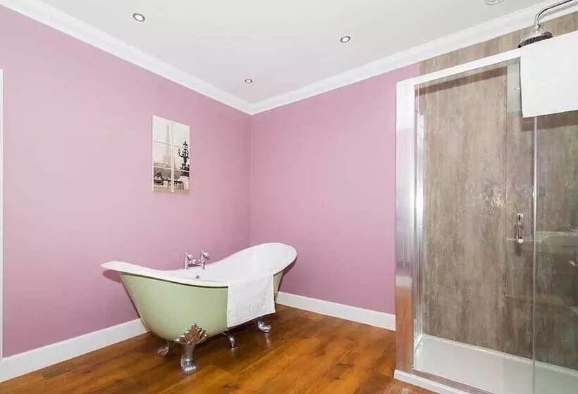 Maple Cottage With Hot Tub Near Cupar, Fife