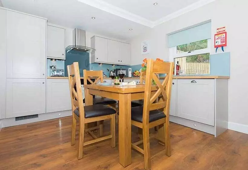 Maple Cottage With Hot Tub Near Cupar, Fife