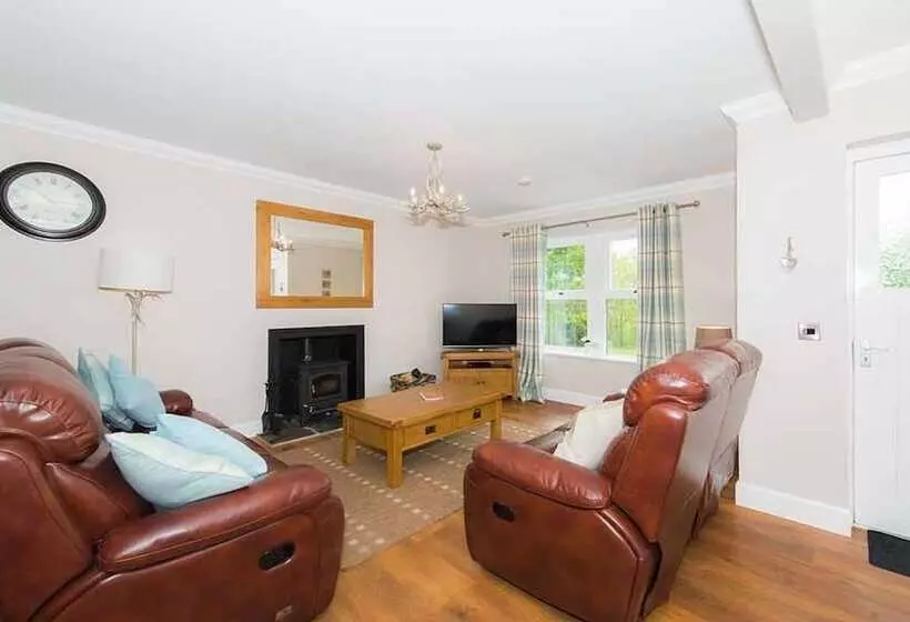 Maple Cottage With Hot Tub Near Cupar, Fife