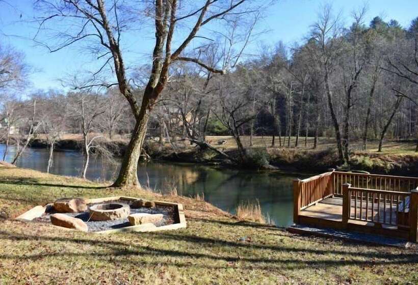 River Escape On The Toccoa
