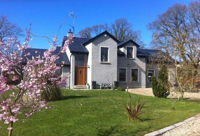 مبيت وإفطار The Vandees