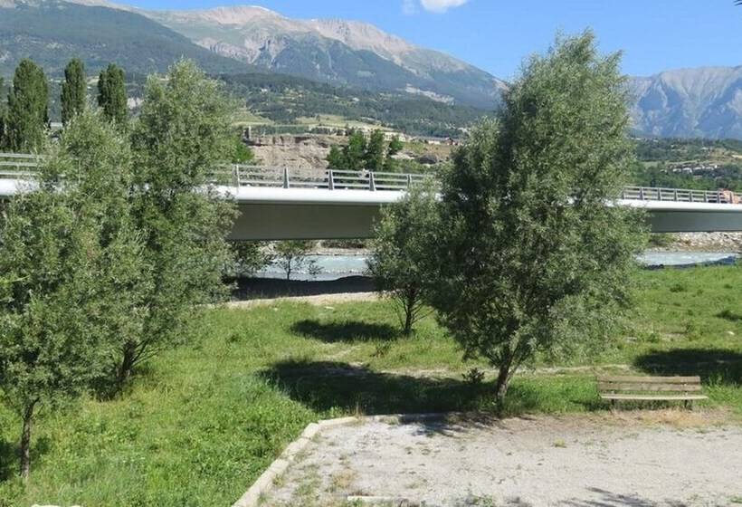 בית מלון כפרי Camping La Tour