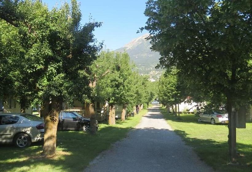 בית מלון כפרי Camping La Tour