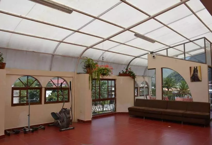 Hotelli Hostal Plaza By Elvita