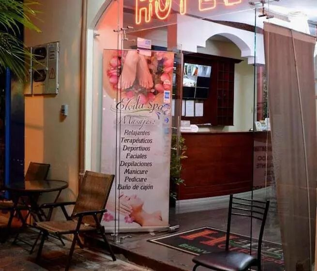 Hotelli Hostal Plaza By Elvita