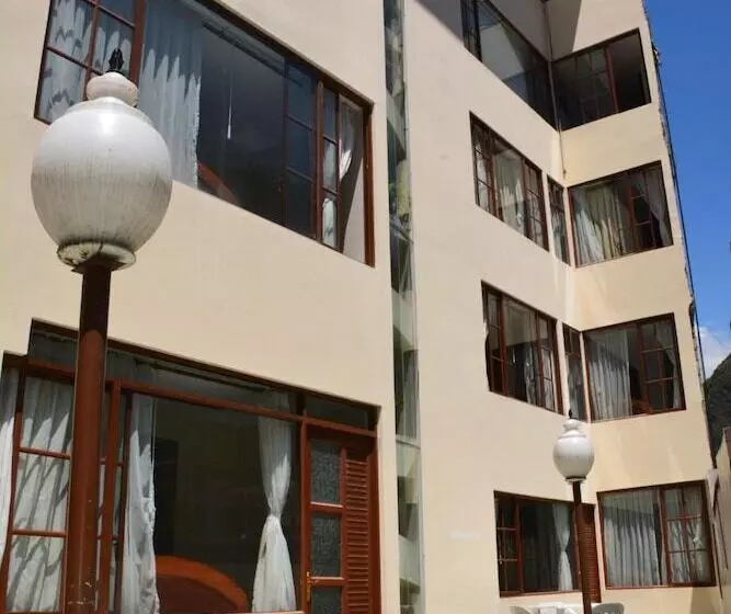 Hotelli Hostal Plaza By Elvita