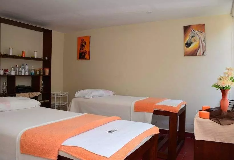 Hotelli Hostal Plaza By Elvita