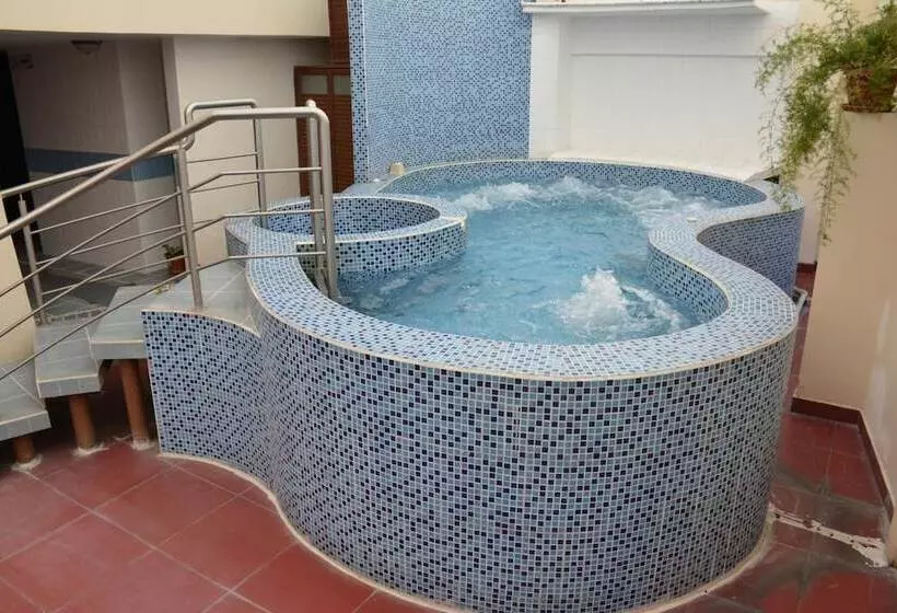 Hotelli Hostal Plaza By Elvita