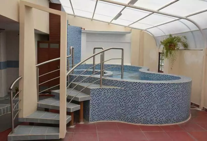 Hotelli Hostal Plaza By Elvita
