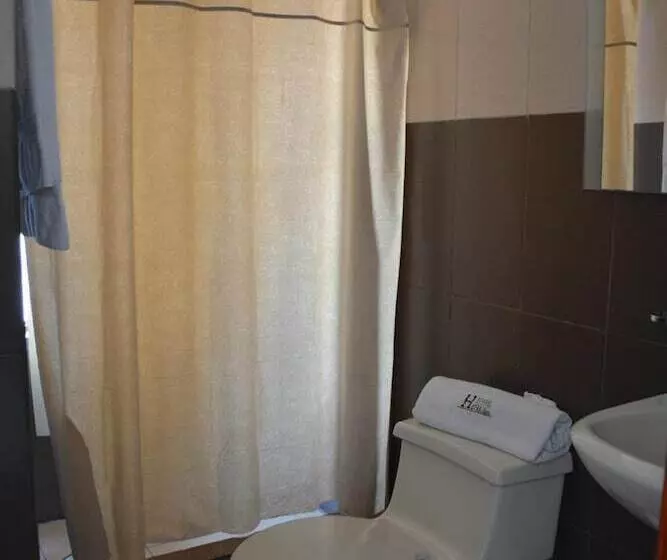 Hotelli Hostal Plaza By Elvita