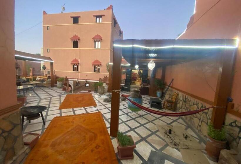 هتل La Renaissance Tata