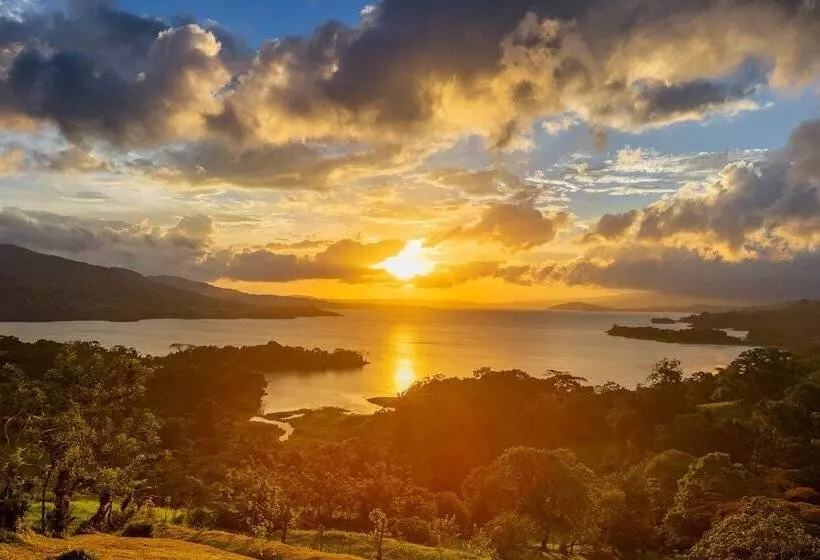 Hotelli Laguna Arenal