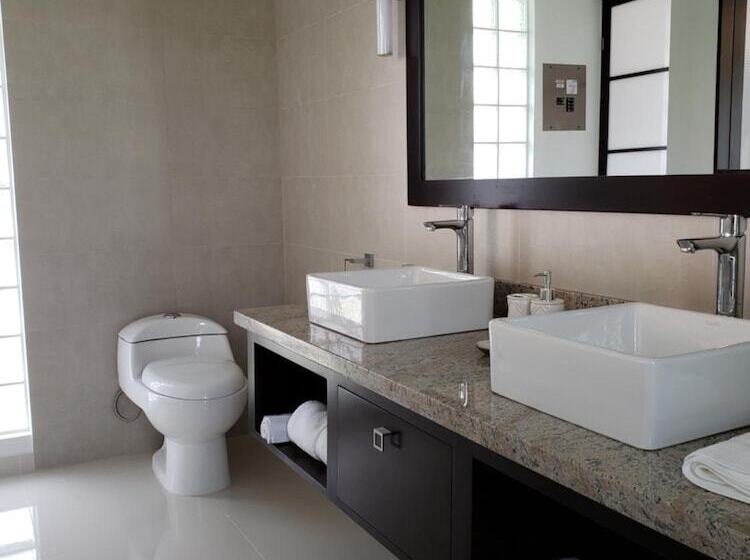 هتل Laguna Arenal