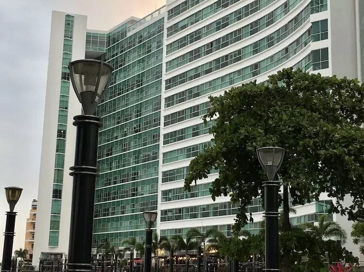 Luxury Suites Riverfront Gye