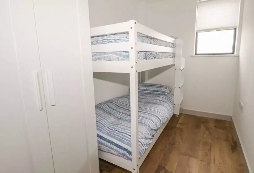 Swan Lodge Castle Farm