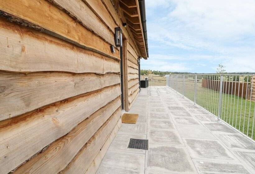 Swan Lodge Castle Farm